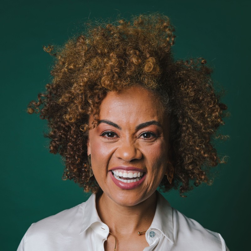 Aretha Duarte — Palestrante de Superacao